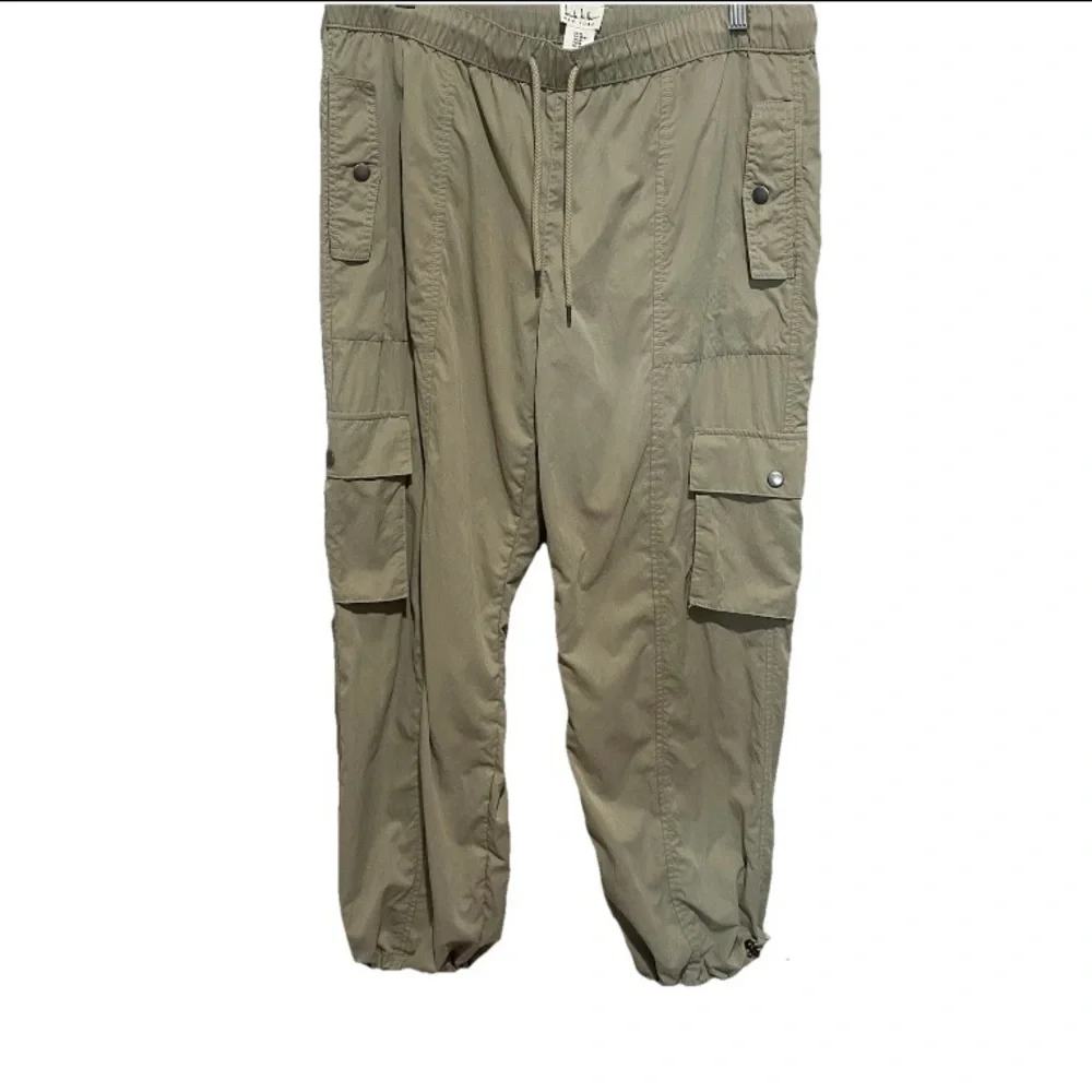 Nicole Miller New‎ York Women's Sage Green Joggers Size M w/ Multiple Pockets